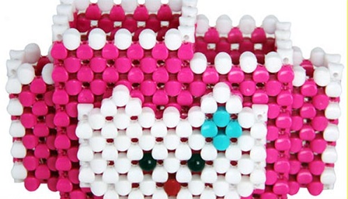 11月18日，在家做手工掙錢，想接正規(guī)廠家的手工項目，手工之家正規(guī)可靠、制度完善，圖為勵志珠珠繡串珠手工產(chǎn)品剪影