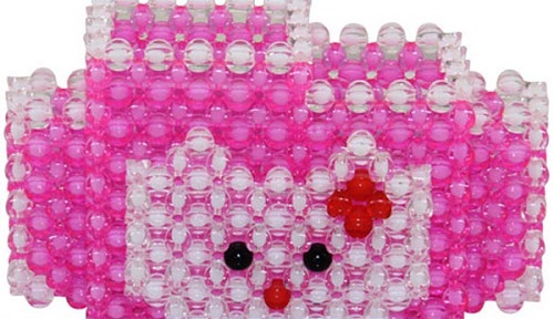 11月18日，在家做手工掙錢，想接正規(guī)廠家的手工項目，手工之家正規(guī)可靠、制度完善，圖為勵志珠珠繡串珠手工產(chǎn)品剪影