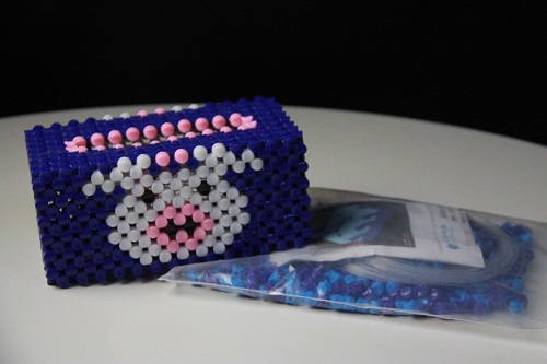 11月23日，靈活就業(yè)創(chuàng)業(yè)，正規(guī)串珠手工加工項目，在手工之家怎么合作大家說了算，圖為勵志珠珠繡串珠手工產(chǎn)品剪影