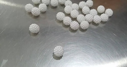 11月24日，帶回家做的手工項(xiàng)目，居家靈活就業(yè)的好副業(yè)，手工之家堅(jiān)持事業(yè)和方向很正確，圖為勵(lì)志珠珠繡串珠手工材料剪影