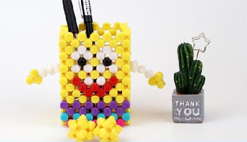 1月12日，手工加工回收項目，正規(guī)可靠的純手工項目，手工之家的手工事業(yè)是個系統(tǒng)工程，圖為勵志珠珠繡串珠手工產(chǎn)品剪影