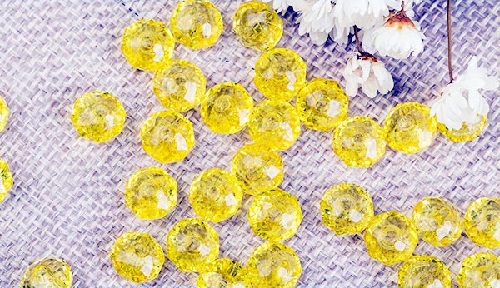 1月13日，想接正規(guī)廠家的手工項目，在家手工靈活就業(yè)，實事求是、個性化就是手工之家的更好服務，圖為勵志珠珠繡串珠手工繡珠剪影