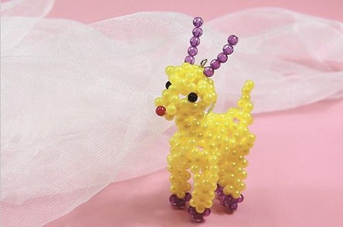 1月25日，拿回家做的手工項目，靈活就業(yè)居家掙錢，為什么選擇手工之家放心可靠？圖為勵志珠珠繡串珠手工產(chǎn)品剪影