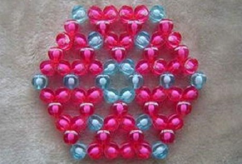 1月29日，純手工加工項目，在家做串珠手工掙錢，創(chuàng)新是手工之家企業(yè)發(fā)展的重要動力，圖為勵志珠珠繡串珠手工產(chǎn)品剪影