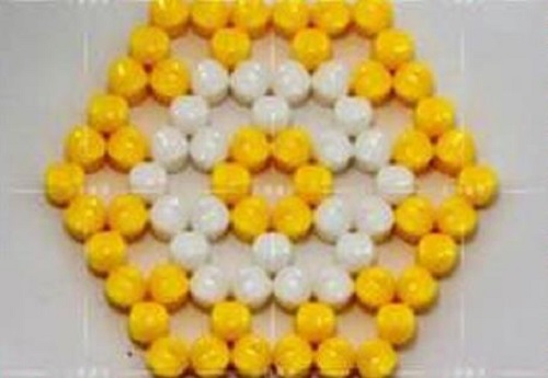 1月29日，純手工加工項目，在家做串珠手工掙錢，創(chuàng)新是手工之家企業(yè)發(fā)展的重要動力，圖為勵志珠珠繡串珠手工產(chǎn)品剪影