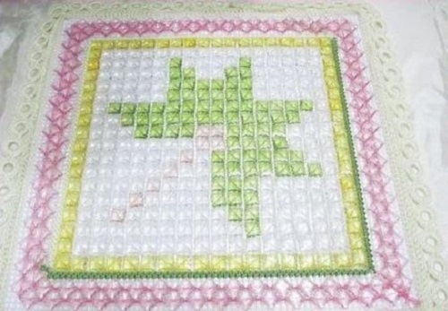 1月29日，純手工加工項目，在家做串珠手工掙錢，創(chuàng)新是手工之家企業(yè)發(fā)展的重要動力，圖為勵志珠珠繡串珠手工產(chǎn)品剪影