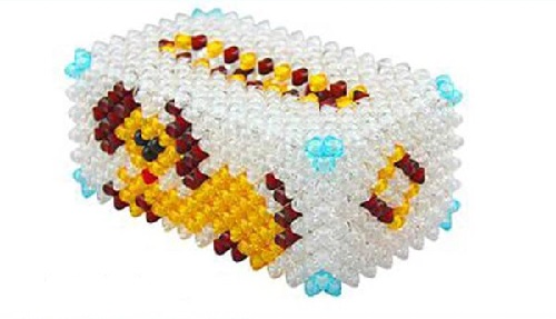 1月30日，拿回家做的手工項目，靈活就業(yè)好副業(yè)，手工之家的純手工產(chǎn)品怎么樣？圖為勵志珠珠繡串珠手工產(chǎn)品剪影