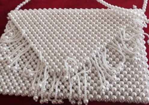 2月1日，靈活就業(yè)好選擇，在家做手工掙錢，手工之家的良好服務為企業(yè)贏得支持，圖為勵志珠珠繡串珠手工產(chǎn)品剪影