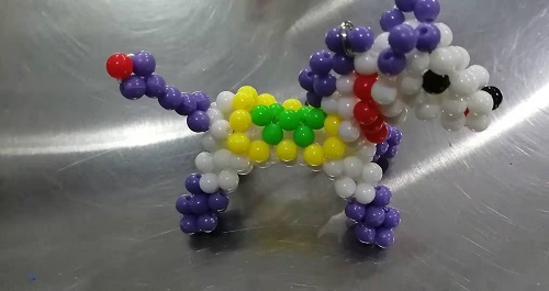 2月4日，靈活就業(yè)手工項(xiàng)目，在家做手工掙錢，手工之家的銷售是成體系的，是不斷創(chuàng)新的，圖為勵(lì)志珠珠繡串珠手工產(chǎn)品剪影