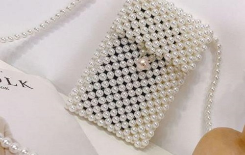 2月6日，帶回家做的手工項目，在家兼職手工，手工之家的合作方式好，加工銷售能一起做，圖為勵志珠珠繡串珠手工產(chǎn)品剪影