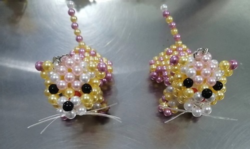 2月9日，想接正規(guī)廠家的手工項目，可靠的串珠手工，手工之家的純手工是家庭手工項目，圖為勵志珠珠繡串珠手工產(chǎn)品剪影