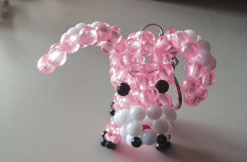 2月10日，靈活就業(yè)串珠手工項目，在家做的手工副業(yè)，長期穩(wěn)定，十余年的手工之家可信可靠，圖為勵志珠珠繡串珠手工產(chǎn)品剪影