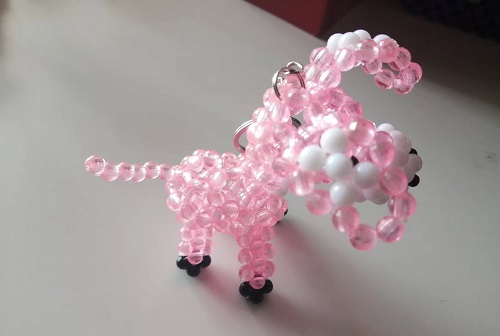 2月10日，靈活就業(yè)串珠手工項目，在家做的手工副業(yè)，長期穩(wěn)定，十余年的手工之家可信可靠，圖為勵志珠珠繡串珠手工產(chǎn)品剪影