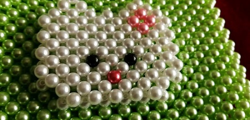 2月16日，靈活就業(yè)好副業(yè)，拿回家做的手工項(xiàng)目，在手工之家，誠(chéng)信就是讓大家放心合作，圖為勵(lì)志珠珠繡串珠手工產(chǎn)品剪影