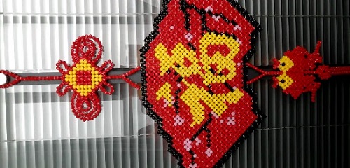 2月26日，靠譜的手工加工項(xiàng)目，在家做串珠手工掙錢，在手工之家，就知道了居家靈活就業(yè)的幸福，圖為勵(lì)志珠珠繡串珠手工產(chǎn)品剪影