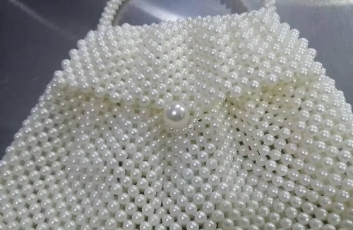 3月2日，拿回家做的手工副業(yè)，在家做手工掙錢，在手工之家做好手工項(xiàng)目需要注意的問題，圖為勵(lì)志珠珠繡串珠手工產(chǎn)品剪影