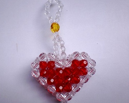 3月5日，珠繡手工加工回收項(xiàng)目，靈活就業(yè)創(chuàng)業(yè)，在家做的手工，手工之家十多年了，大家選擇、信任、喜歡這里有原因，圖為勵(lì)志珠珠繡串珠手工產(chǎn)品剪影