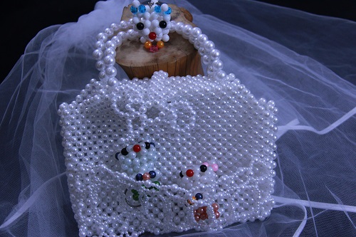 3月6日，珠繡手工加工回收項(xiàng)目，靈活就業(yè)創(chuàng)業(yè)，在家做的手工，選擇手工之家，這里會(huì)一直支持，圖為勵(lì)志珠珠繡串珠手工產(chǎn)品剪影