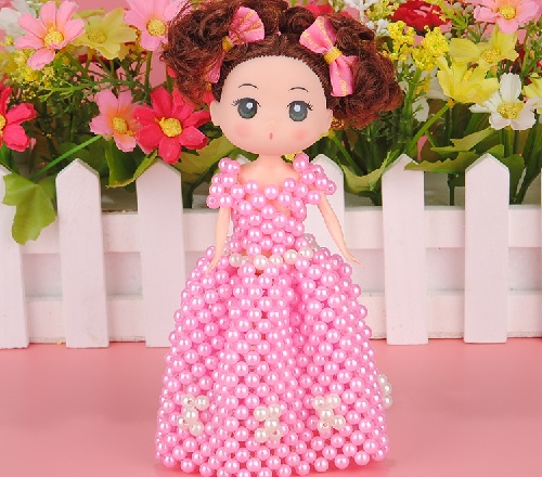 3月9日，適合在家做的好副業(yè)，居家手工靈活就業(yè)創(chuàng)業(yè)，在手工之家，創(chuàng)新和發(fā)展才是更好的傳承，圖為勵志珠珠繡串珠手工產(chǎn)品剪影