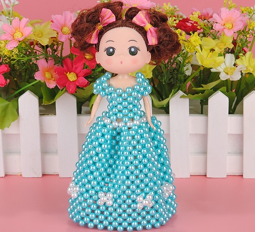 3月9日，適合在家做的好副業(yè)，居家手工靈活就業(yè)創(chuàng)業(yè)，在手工之家，創(chuàng)新和發(fā)展才是更好的傳承，圖為勵志珠珠繡串珠手工產(chǎn)品剪影