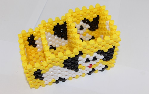 3月10日，居家副業(yè)項(xiàng)目，帶回家做的手工項(xiàng)目，良好的產(chǎn)品和服務(wù)始終是手工之家發(fā)展的法寶，圖為勵(lì)志珠珠繡串珠手工產(chǎn)品剪影