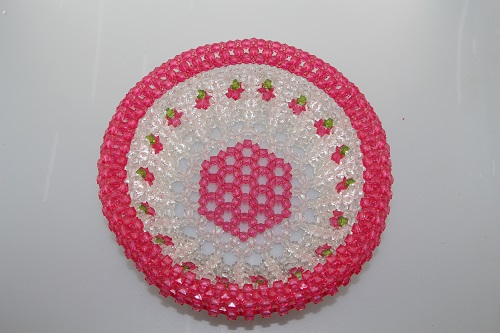 3月12日，靈活就業(yè)副業(yè)，正規(guī)串珠手工加工項目，邊做加工邊做銷售為什么受歡迎，圖為勵志珠珠繡串珠手工產(chǎn)品剪影