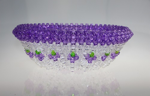 3月12日，靈活就業(yè)副業(yè)，正規(guī)串珠手工加工項目，邊做加工邊做銷售為什么受歡迎，圖為勵志珠珠繡串珠手工產(chǎn)品剪影