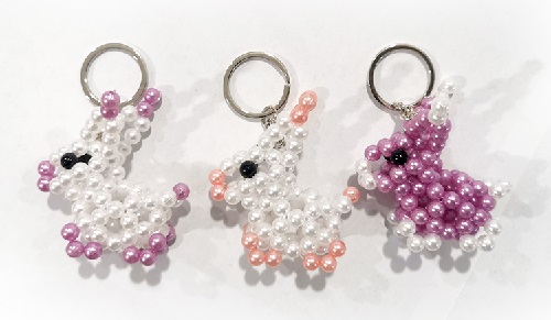 3月15日，拿回家做的手工副業(yè)，手工加工回收項(xiàng)目，在手工之家掙錢沒有季節(jié)性困擾，圖為勵志珠珠繡串珠手工產(chǎn)品剪影