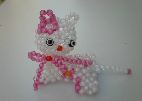 3月23日，居家靈活就業(yè)副業(yè)，在家做手工掙錢，付出可以有更好的收獲，在手工之家如何做到，圖為勵志珠珠繡串珠手工產(chǎn)品剪影