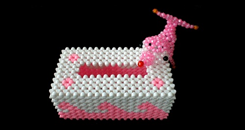 3月24日，拿回家做的手工項(xiàng)目，在家做的好副業(yè)，讓合作者有個(gè)好收入，就是手工之家對(duì)手工事業(yè)的追求和努力，圖為勵(lì)志珠珠繡串珠手工產(chǎn)品剪影