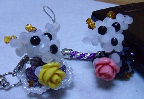 3月25日，想接正規(guī)廠家的手工副業(yè)，手工靈活就業(yè)創(chuàng)業(yè)，在手工之家,掙錢因為大家都敬業(yè)認(rèn)真，圖為勵志珠珠繡串珠手工產(chǎn)品剪影