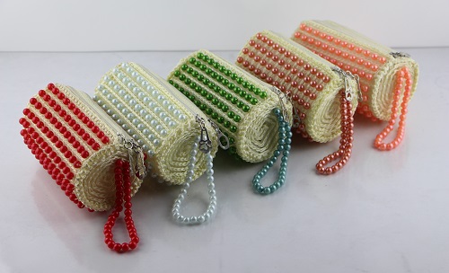 3月28日，手工加工回收項(xiàng)目，居家靈活就業(yè)副業(yè)，合作手工之家的手工項(xiàng)目，要注意這些事，圖為勵(lì)志珠珠繡串珠手工產(chǎn)品剪影