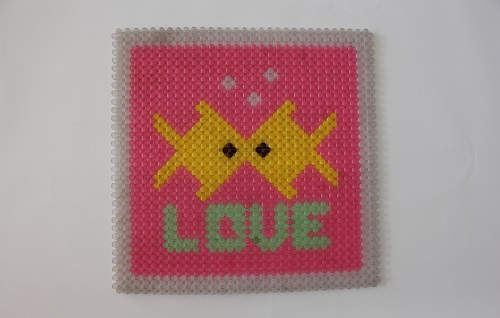 3月29日，純手工加工項目，在家掙錢的好副業(yè)，加入手工之家，能給自己和家庭帶來這么多，圖為勵志珠珠繡串珠手工產(chǎn)品剪影