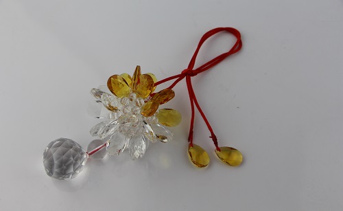 3月31日，帶回家做的手工副業(yè)，在家做飾品加工廠(chǎng)掙錢(qián)，在手工之家，幾個(gè)特點(diǎn)決定純手工項(xiàng)目適合靈活就業(yè)創(chuàng)業(yè)，圖為勵(lì)志珠珠繡串珠手工產(chǎn)品剪影