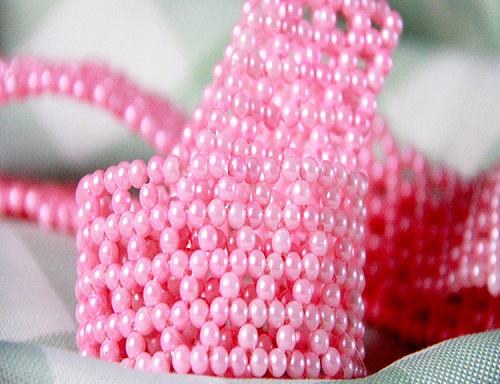 4月1日，在家做手工副業(yè)掙錢，拿回家做的手工項(xiàng)目，在手工之家，這里的手工項(xiàng)目收入有哪些部分，圖為勵志珠珠繡串珠手工產(chǎn)品剪影