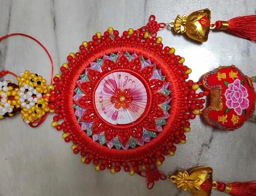 4月3日，手工加工回收項目，居家靈活就業(yè)創(chuàng)業(yè)好副業(yè)，手工之家的服務好是指哪些方面，圖為勵志珠珠繡串珠手工產(chǎn)品剪影