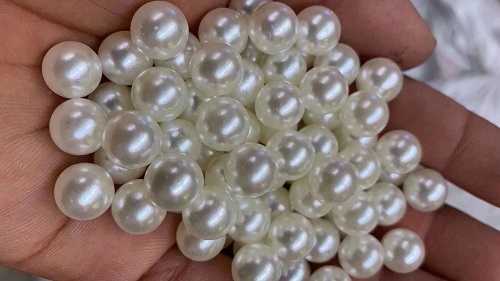 4月4日，帶回家做的手工項目，在家做的手工好副業(yè)，在手工之家，純手工項目的優(yōu)勢在哪兒，圖為勵志珠珠繡串珠手工產品剪影