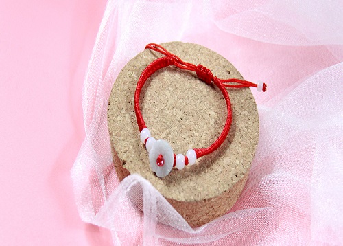 4月7日，拿回家做的手工副業(yè)，靈活就業(yè)項(xiàng)目，與手工之家合作，農(nóng)村和城市，誰更有優(yōu)勢，圖為勵志珠珠繡串珠手工產(chǎn)品剪影