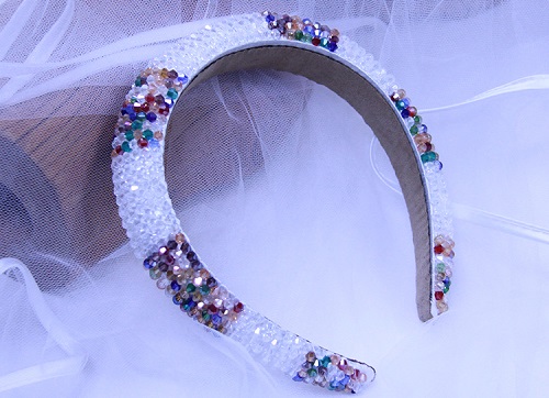 4月8日，帶回家做的手工項目，足不出戶掙錢的好副業(yè)，手工之家的純手工產(chǎn)品怎么樣？圖為勵志珠珠繡串珠手工產(chǎn)品剪影