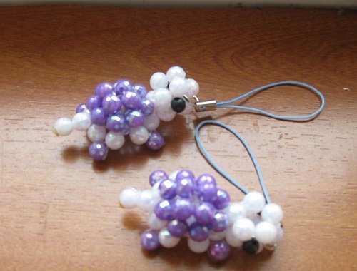 4月13日，靈活就業(yè)手工項目，居家好手工副業(yè)，在手工之家，加工人員通過銷售掙錢，這樣做收入更好，圖為勵志珠珠繡串珠手工產(chǎn)品剪影