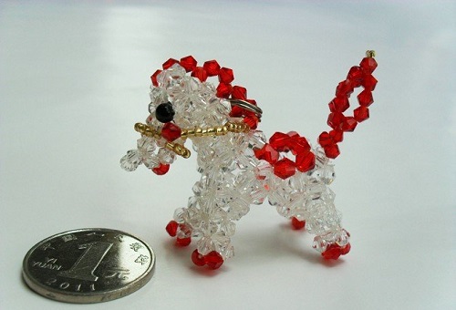 4月16日，拿回家做的手工項目，手工靈活就業(yè)的好副業(yè)，手工之家的手工項目，加工和銷售都培訓(xùn)什么，圖為勵志珠珠繡串珠手工產(chǎn)品剪影