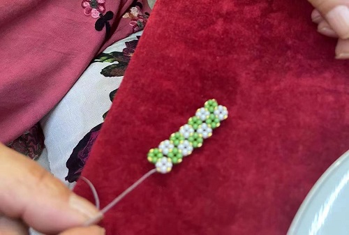 山東69歲崔大媽來手工之家考察學(xué)習(xí)合作，為什么做的比很多人都要強(qiáng)