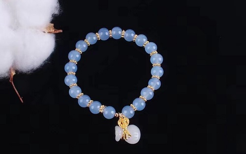 6月22日，手工活接單平臺，靈活就業(yè)的手工，開飾品加工廠，手工之家與手工項目相互成就，圖為勵志珠珠繡串珠手工產品剪影