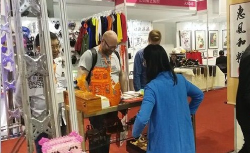 開辟國內(nèi)國際銷售新市場，手工之家一直在路上 ------ 記手工之家參加“文化出?！鄙虅?wù)洽談