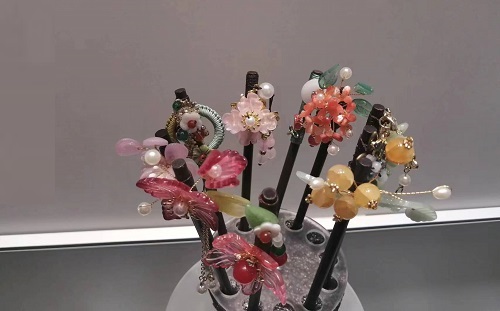 全心用手工助力，給殘疾人朋友一個新天地------記手工之家的串珠純手工項目受邀參加“百萬殘疾人居家創(chuàng)業(yè)工程”