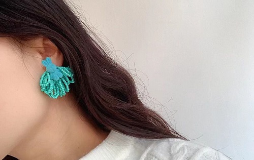 7月16日，手工活外發(fā)一手貨源，開(kāi)飾品加工廠，居家靈活就業(yè)創(chuàng)業(yè)好選擇，與手工之家合作，遠(yuǎn)近不是問(wèn)題，圖為串珠米珠繡手工產(chǎn)品剪影