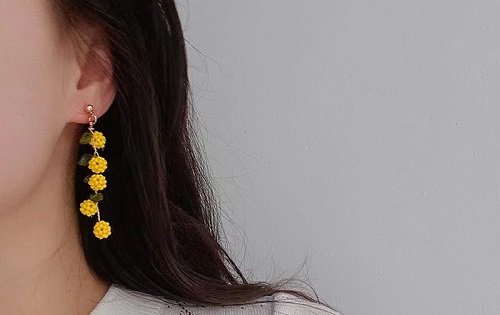 7月16日，手工活外發(fā)一手貨源，開(kāi)飾品加工廠，居家靈活就業(yè)創(chuàng)業(yè)好選擇，與手工之家合作，遠(yuǎn)近不是問(wèn)題，圖為串珠米珠繡手工產(chǎn)品剪影