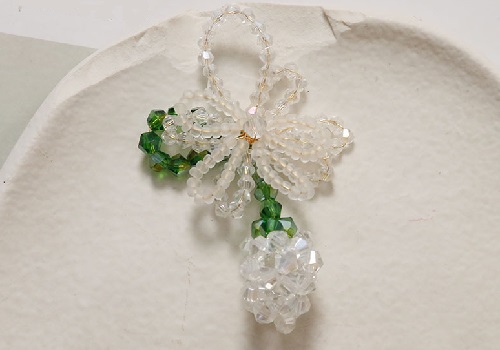 7月30日，手工兼職在家做是真的嗎，靈活就業(yè)手工項目，開飾品加工廠，誠信對手工之家和加工人員一樣重要，圖為串珠米珠繡手工產(chǎn)品剪影