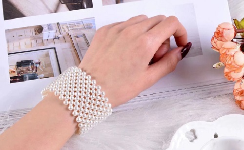 8月2日，正規(guī)手工活接單平臺，手工加工回收項目，開飾品加工廠，在手工之家，所有產(chǎn)品都建立在市場需求之上，圖為串珠米珠繡手工產(chǎn)品剪影