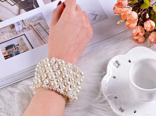 8月2日，正規(guī)手工活接單平臺，手工加工回收項目，開飾品加工廠，在手工之家，所有產(chǎn)品都建立在市場需求之上，圖為串珠米珠繡手工產(chǎn)品剪影